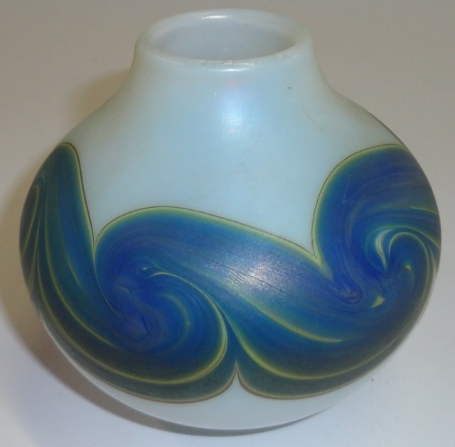 *MARK PEISER ART GLASS VASE: Marked on underside "Mark Peiser 025-1972", approximate height 3 1/2".