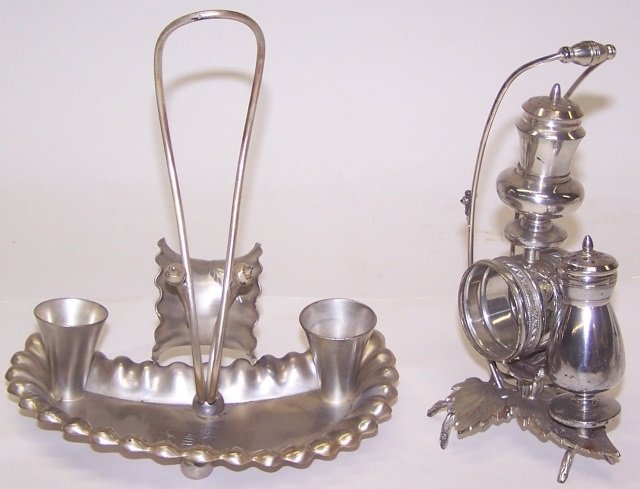 *2 VICTORIAN SILVERPLATE NAPKIN RINGS: *2 VICTORIAN SILVERPLATE NAPKIN RINGS
