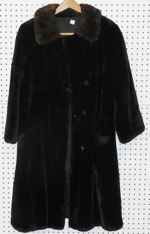SHEARED MINK THREE-QUARTER LENGTH JACKET: SHEARED MINK THREE-QUARTER LENGTH JACKET