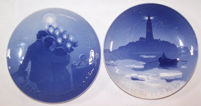 *2 BING & GRONDAHL CHRISTMAS PLATES: 1924 and 1925.