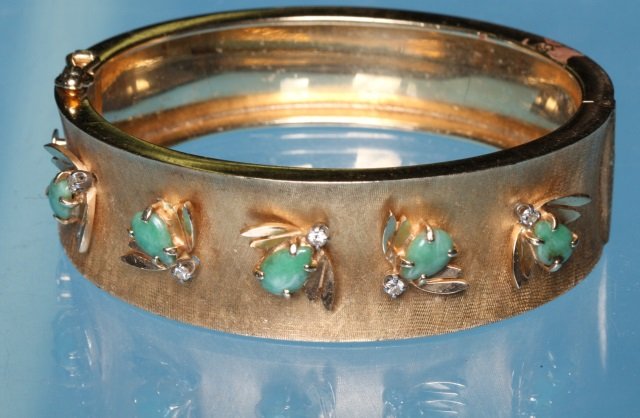 *14K YELLOW GOLD HINGED BANGLE BRACELET: With Florentine finish, set with 5 bee motif set with green jade and small diamonds, approximate weight 28.7 dwt.