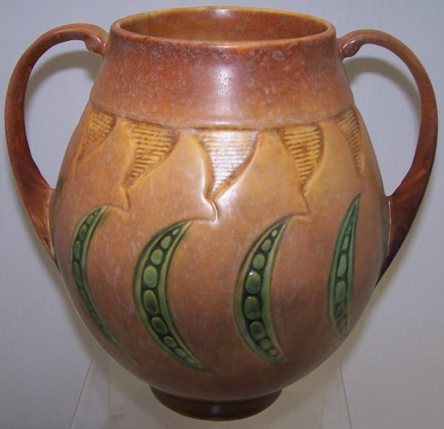 *ROSEVILLE ART POTTERY 2-HANDLED VASE (1 of 6)