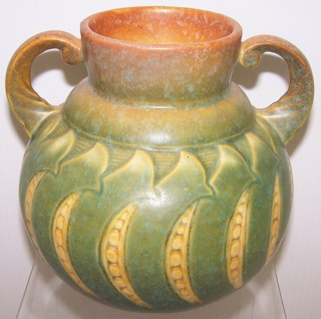 *ROSEVILLE ART POTTERY 2-HANDLED VASE (1 of 6)