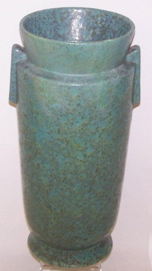 *ROSEVILLE ART POTTERY 2-HANDLED VASE (1 of 4)