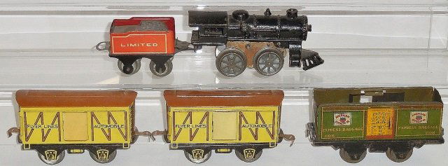 *AMERICAN FLYER WIND-UP O GAUGE TRAIN SET (1 of 2)