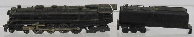 *AMERICAN FLYER #572 LOCOMOTIVE WITH 567 UP TENDER: Pre-war locomotive/ tender combination, locomotive marked 571 under cab windows and on number boards, tender is unmarked, approximate overall length 21 1/2".