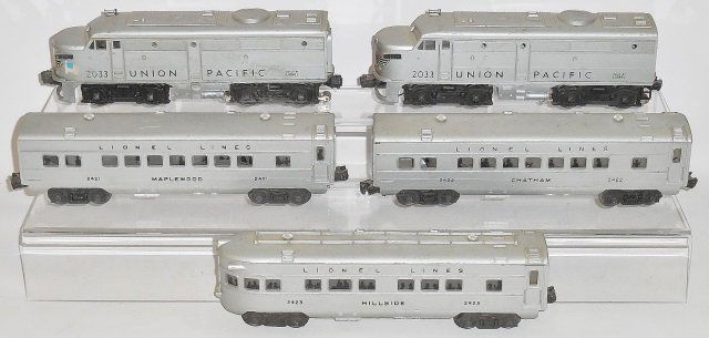 *LIONEL O GAUGE TRAIN SET: #2033 Union Pacific Alco AA unit, #2421 Maplewood coach car, #2422 Chatham coach car and #2423 coach car.