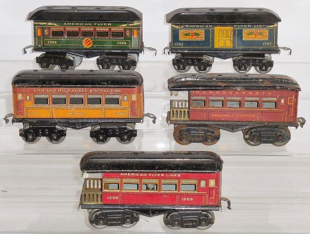 *GROUP OF AMERICAN FLYER O GAUGE PASSENGER CARS (1 of 3)