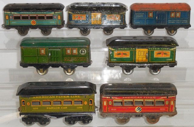 *GROUP OF AMERICAN FLYER TIN LITHO ROLLING STOCK (1 of 3)