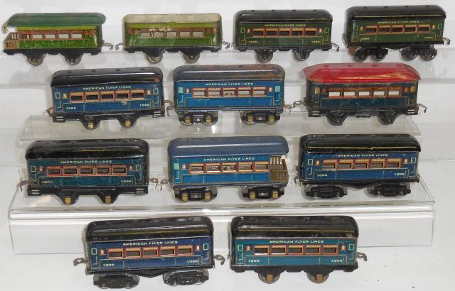 *2 GROUPS OF AMERICAN FLYER TIN LITHO COACHES (1 of 3)