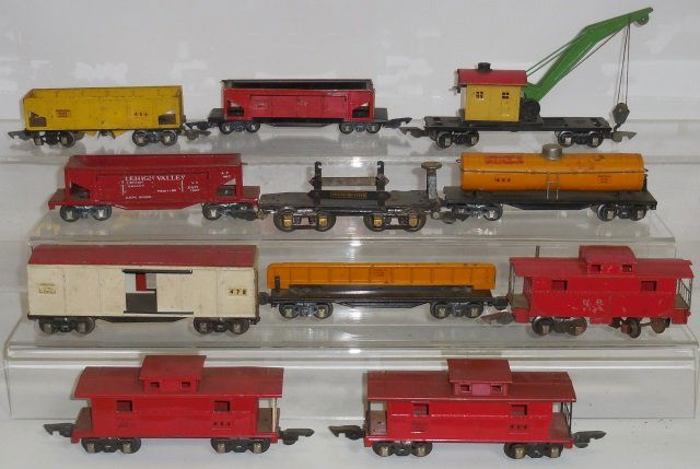 *2 GROUPS OF AMERICAN FLYER FREIGHT ROLLING STOCK (1 of 3)