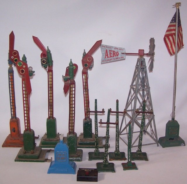 *3 GROUPS OF AMERICAN FLYER PRE-WAR ACCESSORIES (1 of 1)