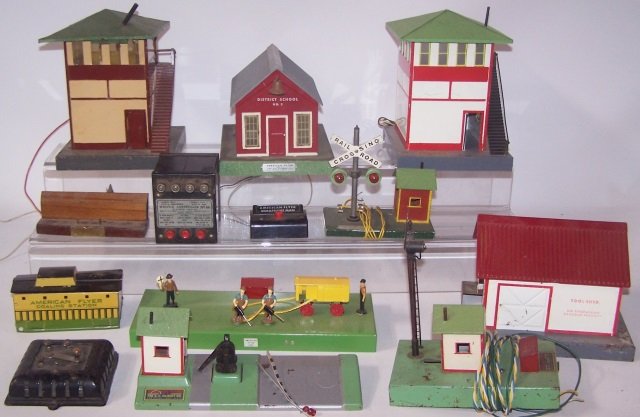 *2 GROUPS OF AMERICAN FLYER ACCESSORIES (1 of 1)