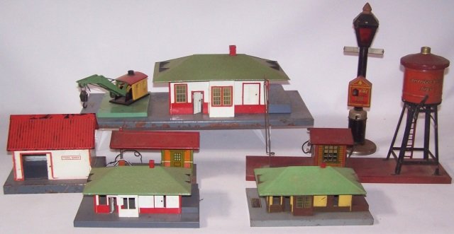 *GROUP OF AMERICAN FLYER PRE-WAR ACCESSORIES (1 of 1)