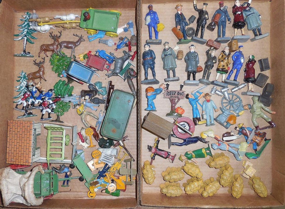 *2 GROUPS OF LEAD FIGURES AND ACCESSORIES (1 of 3)