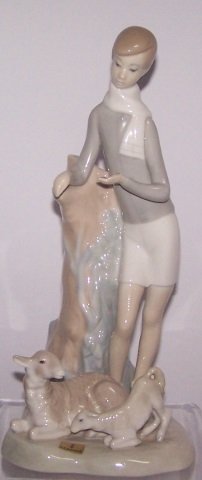 *LLADRO PORCELAIN FIGURE (1 of 2)