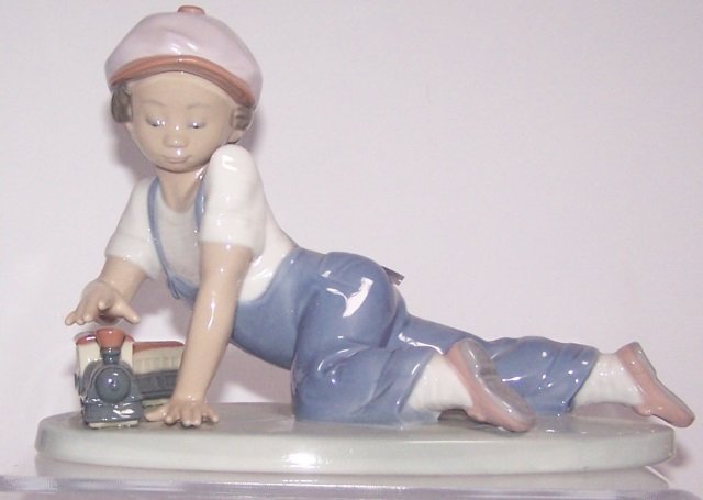 *LLADRO PORCELAIN FIGURE (1 of 3)
