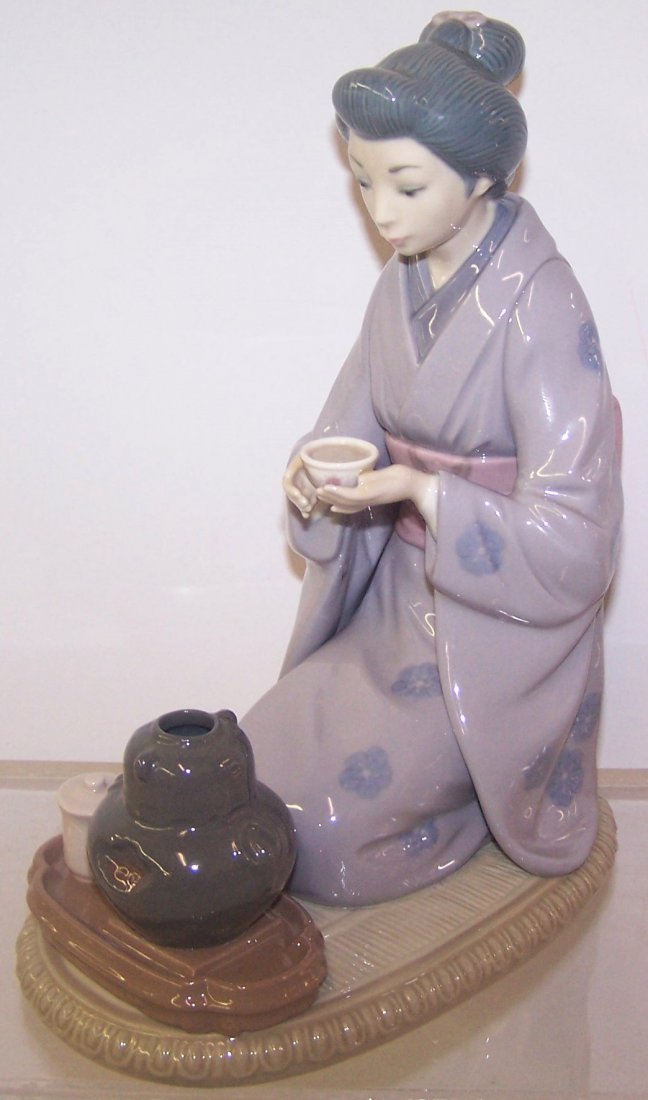 LLADRO PORCELAIN FIGURE (1 of 4)