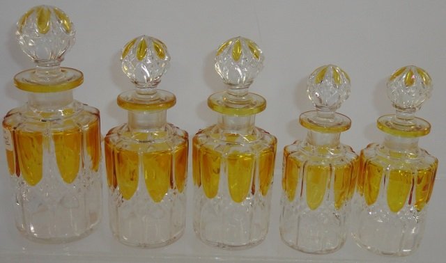*5 AMBER AND CLEAR PATTERN GLASS BOTTLES (1 of 1)