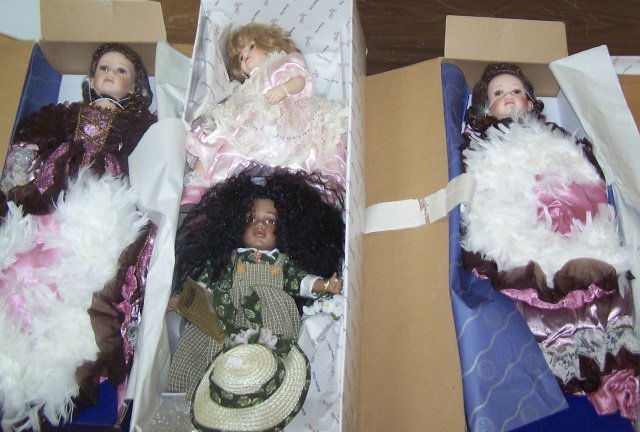 4 PORCELAIN DOLLS (1 of 4)