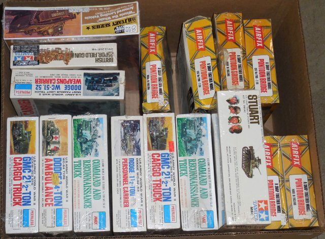 *GROUP OF PLASTIC MILITARY MODEL KITS (1 of 1)