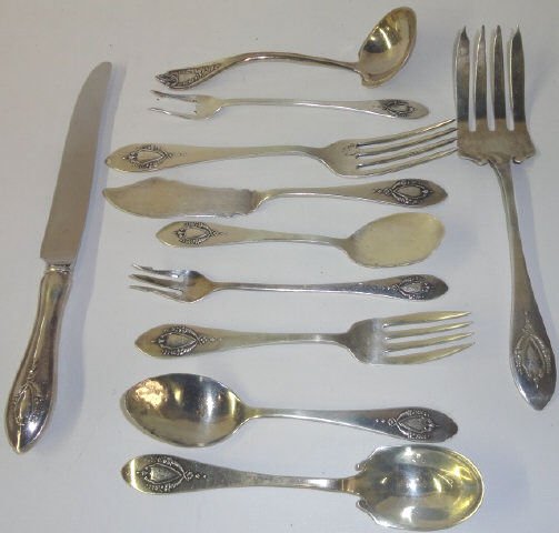 *88 PIECE SET OF STERLING SILVER FLATWARE (1 of 1)