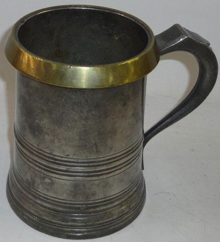 *19TH C. ENGLISH PEWTER TANKARD (1 of 3)