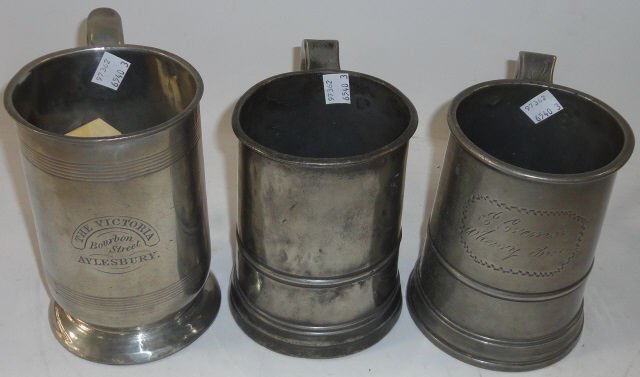 *3 19TH C. ENGLISH PEWTER QUART SIZE TANKARDS (1 of 3)