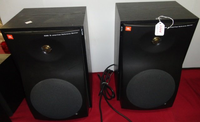 *PAIR OF JBL SPEAKERS (1 of 3)
