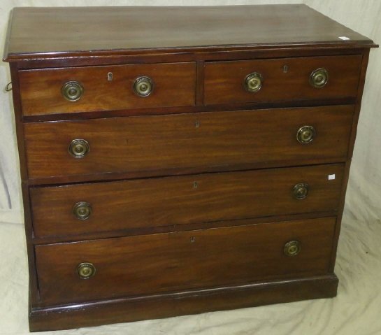 *GEORGIAN MAHOGANY CHEST (1 of 2)