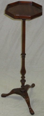 *GEORGIAN STYLE CANDLESTAND (1 of 1)