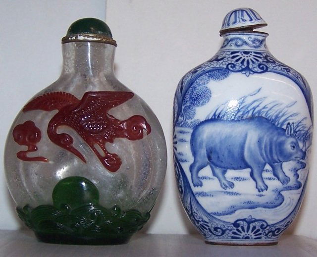 2 SNUFF BOTTLES (1 of 3)