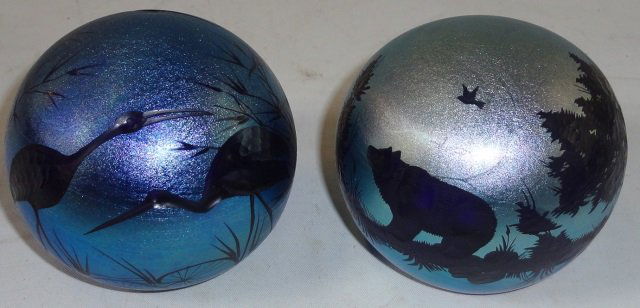 *2 ART GLASS PAPERWEIGHTS (1 of 4)