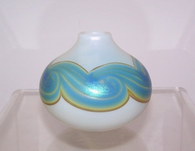 *MARK PEISER IRIDESCENT ART GLASS VASE (1 of 3)