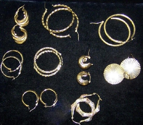 *9 PAIR OF 14K YELLOW GOLD EARRINGS (1 of 1)
