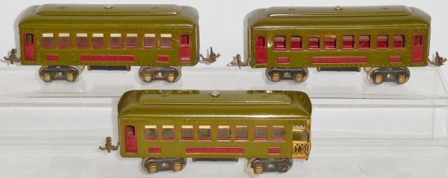 *3 LIONEL PRE-WAR O GAUGE PASSENGER CARS (1 of 4)