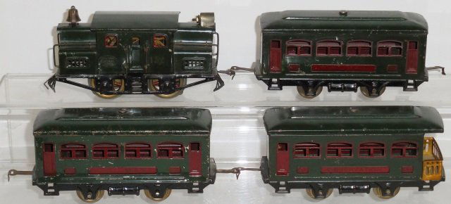 *EARLY LIONEL PASSENGER TRAIN SET (1 of 3)