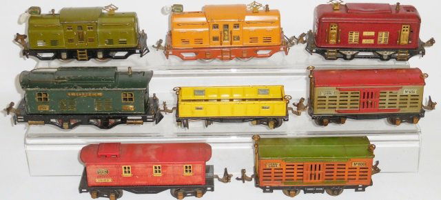 *GROUP OF LIONEL O GAUGE PRE-WAR TRAINS (1 of 2)