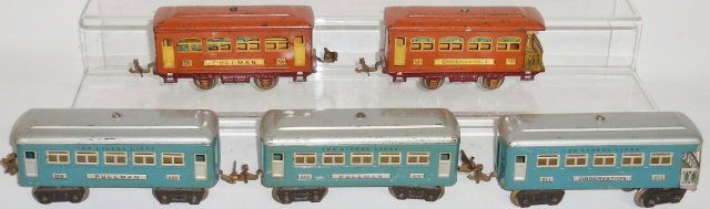*5 PRE-WAR LIONEL PASSENGER CARS: O gauge, 2 #609 Pullman cars, #611 observation car, #529 Pullman car and #530 observation car.