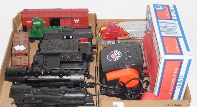 *2 GROUPS OF LIONEL O GAUGE TRAINS AND ACCESSORIES (1 of 1)