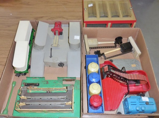 *3 GROUPS OF LIONEL O GAUGE ACCESSORIES (1 of 1)