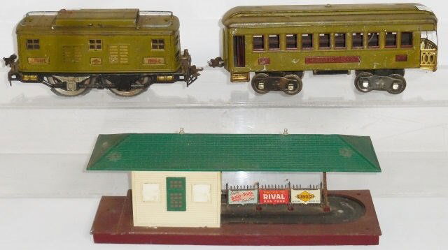 *3 PIECES OF LIONEL TRAINS AND ACCESSORIES (1 of 2)