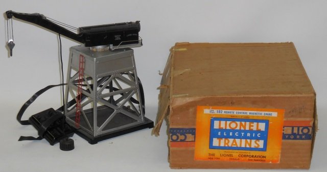*2 LIONEL O GAUGE MAGNETIC CRANES (1 of 3)