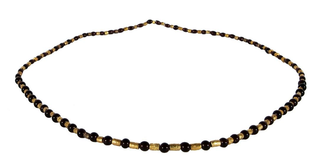 Pre-Columbian Necklace with Venetian glass Pearl: Pre-Columbian Necklace with Venetian glass Pearl 28 cm (11”) Necklace: Peru, ca. 100 A.D., glass beads: Italy, 16th century Condition: good, slight signs of wear Provenance: Franz & Ingrid S