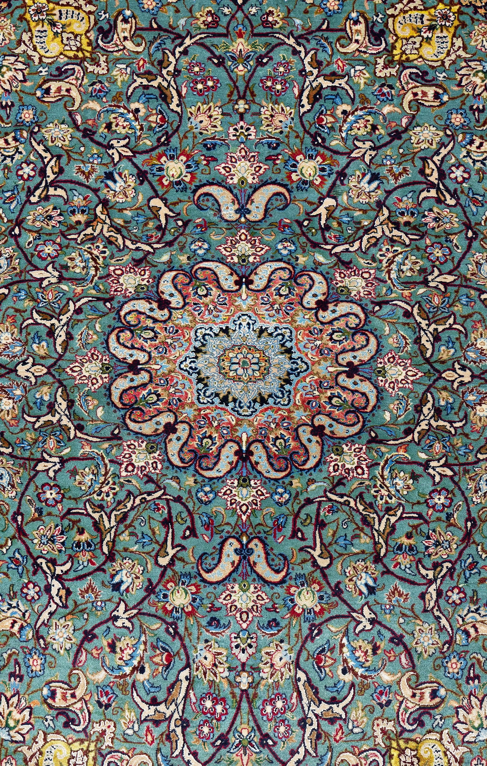 Fine Isfahan Rug signed "Iran Isfahan Majid Bakhshi" (12 x 12 knots per sq cm) - 4