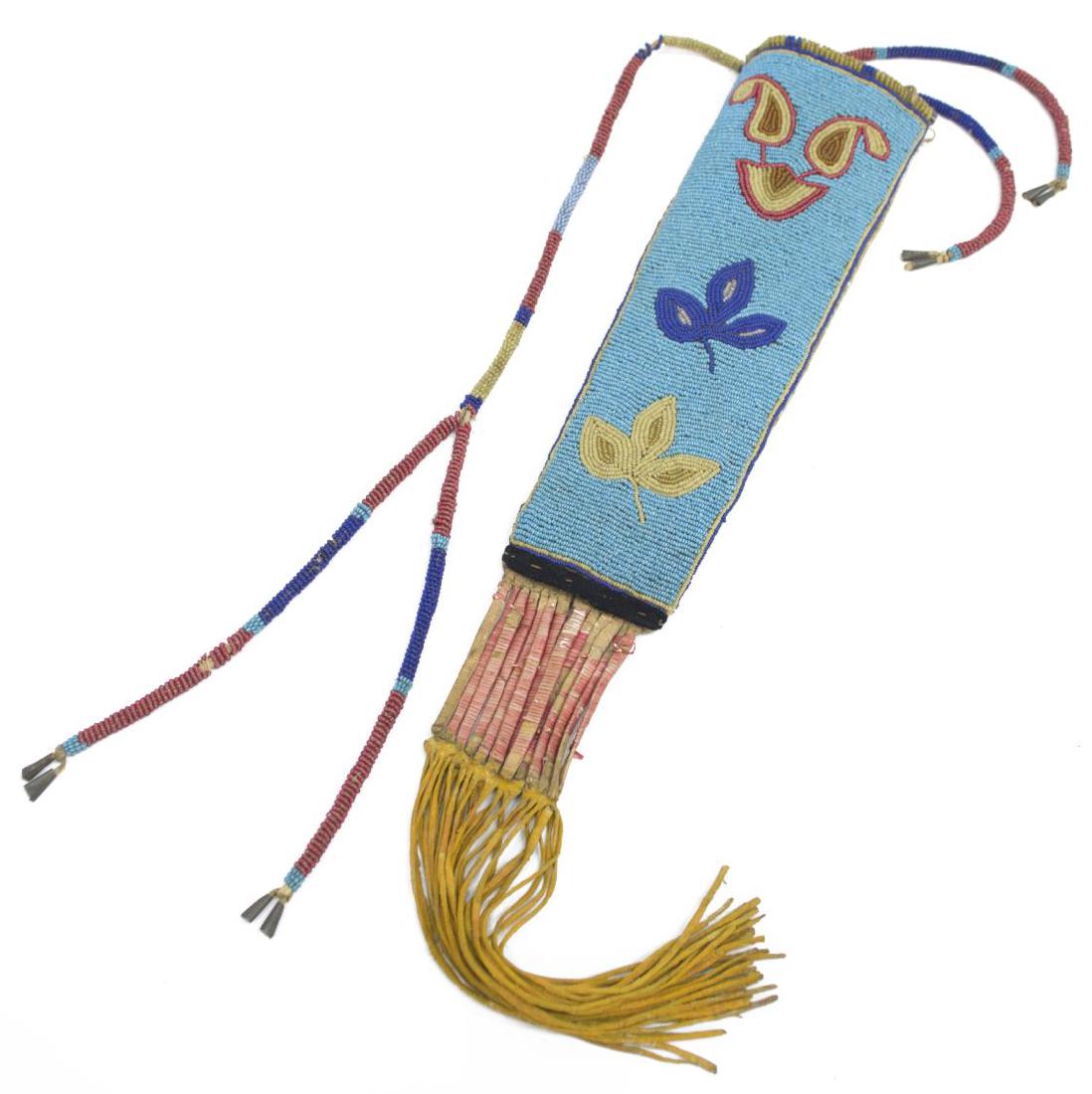 NATIVE AMERICAN PLATEAU BEADED HIDE KNIFE SHEATH (1 of 5)