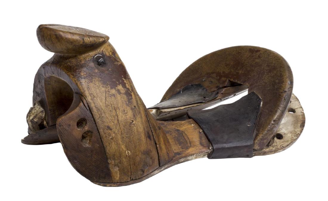 CARVED WOOD MEXICO SADDLE TREE (1 of 4)