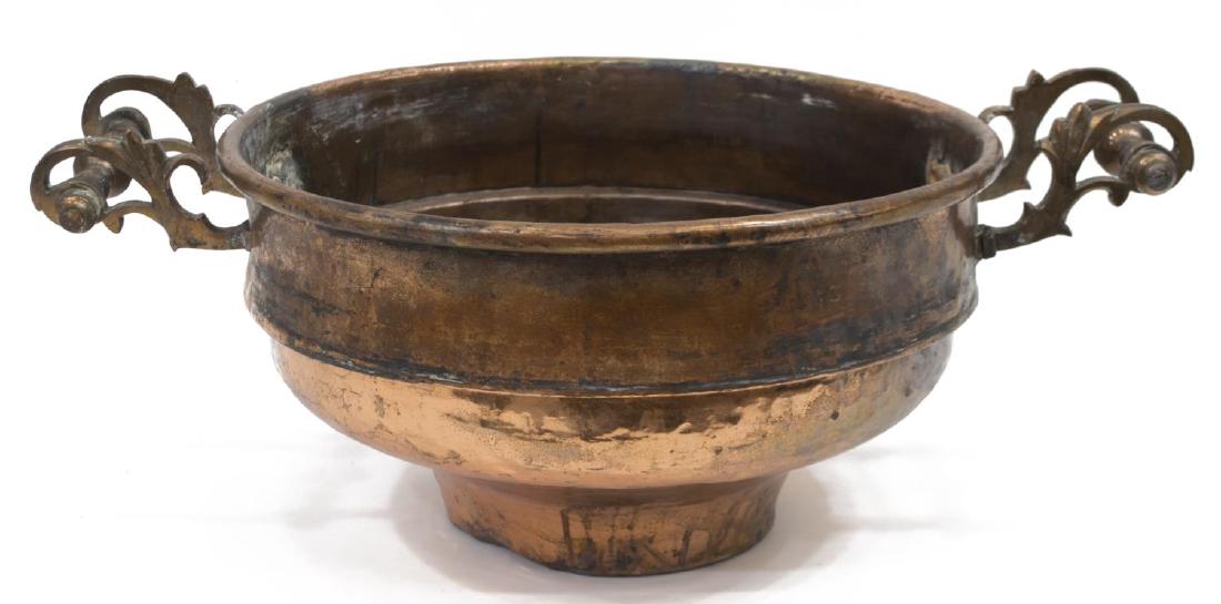 ANTIQUE DOUBLE HANDLED COPPER POT RECESSED BASE (1 of 2)
