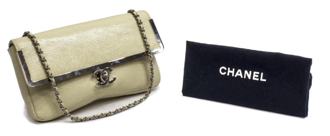 CHANEL CREAM PATENT LEATHER BAGUETTE SHOULDER BAG (1 of 8)