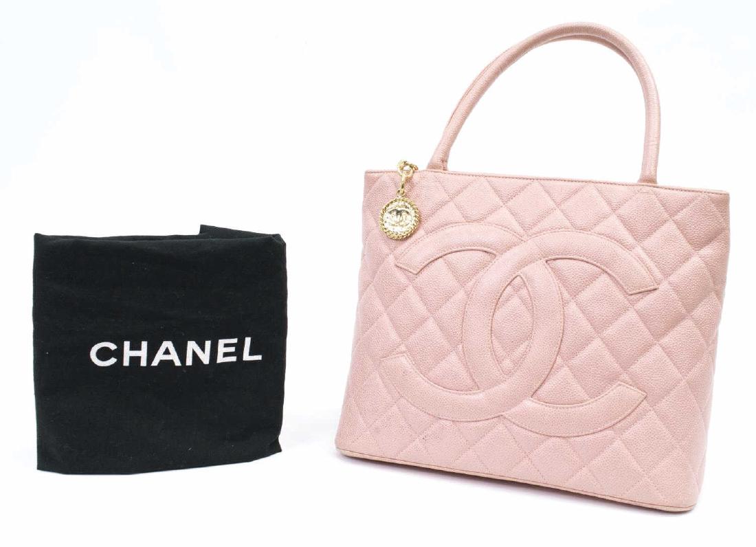 CHANEL 'MEDALLION' QUILTED CAVIAR LEATHER TOTE (1 of 6)